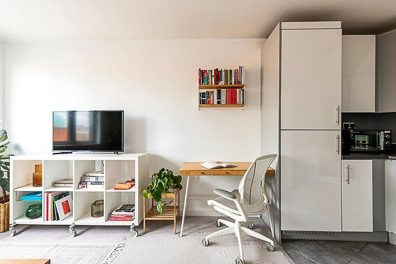 Chic & Modern Dalston Apartment London